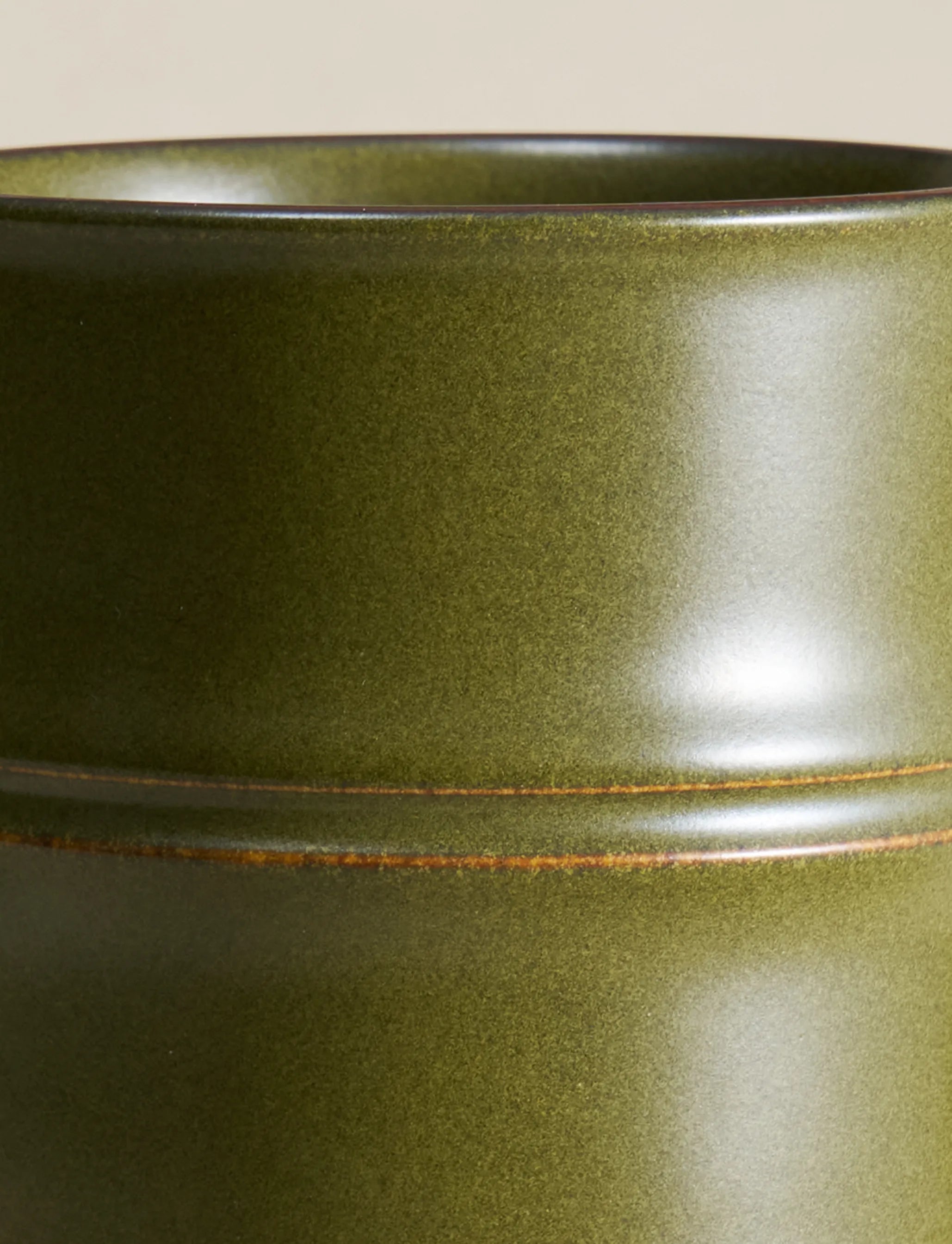 Macro detail of the Tea-Dust Glaze texture and the rim of the tall bamboo cup, showing the fine mineral speckles and artisanal high-fire finish.