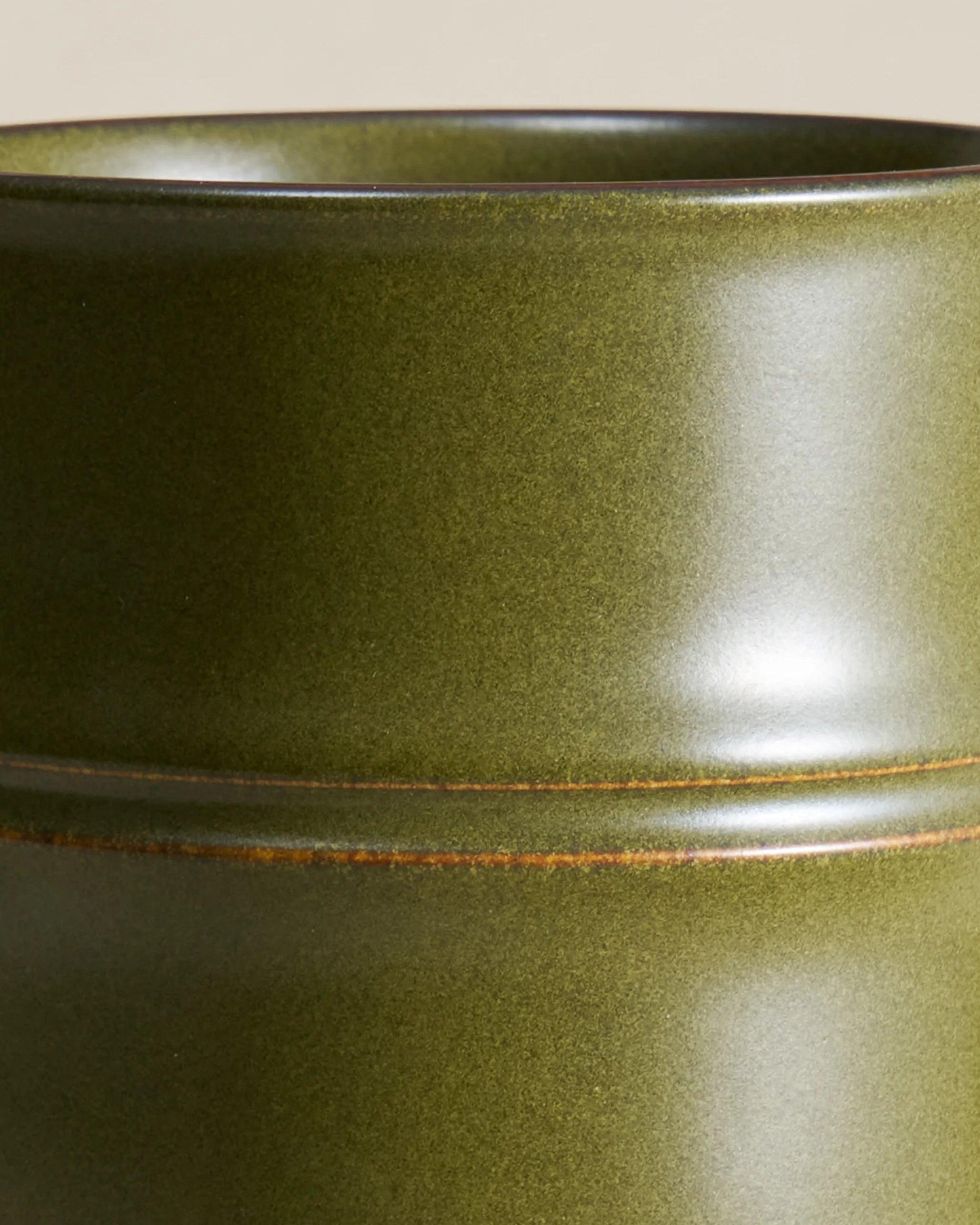 Macro detail of the Tea-Dust Glaze texture and the rim of the tall bamboo cup, showing the fine mineral speckles and artisanal high-fire finish.
